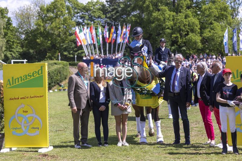 dressage PrizeGiving_Hamburg_20240512_SS350598.jpg